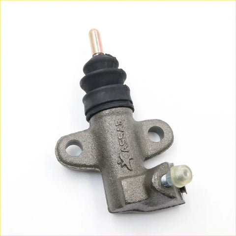 Gray cast iron 3 slash 4 clutch cylinder with black rubber boot and brass piston rod for nissan d21 navara king cab