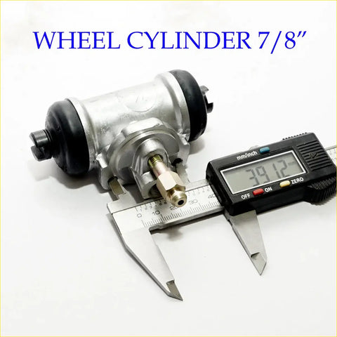 7/8 rear wheel brake cylinder for Nissan Navara d21 with silver metal body and black rubber boots shown with caliper measurement
