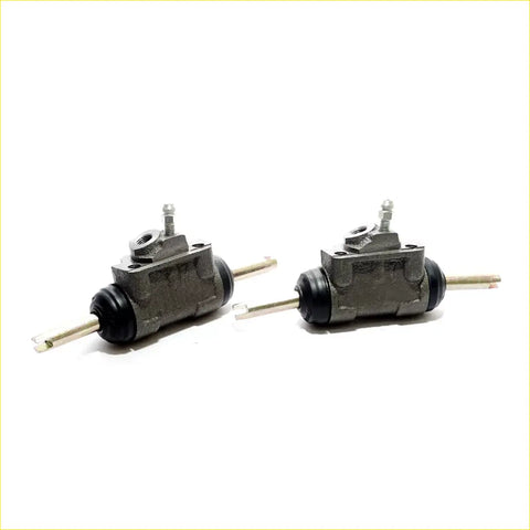 Pair of dark gray metal 7/8 rear wheel drum brake cylinders with black rubber seals for toyota hilux rn20-rn27 1972-1978