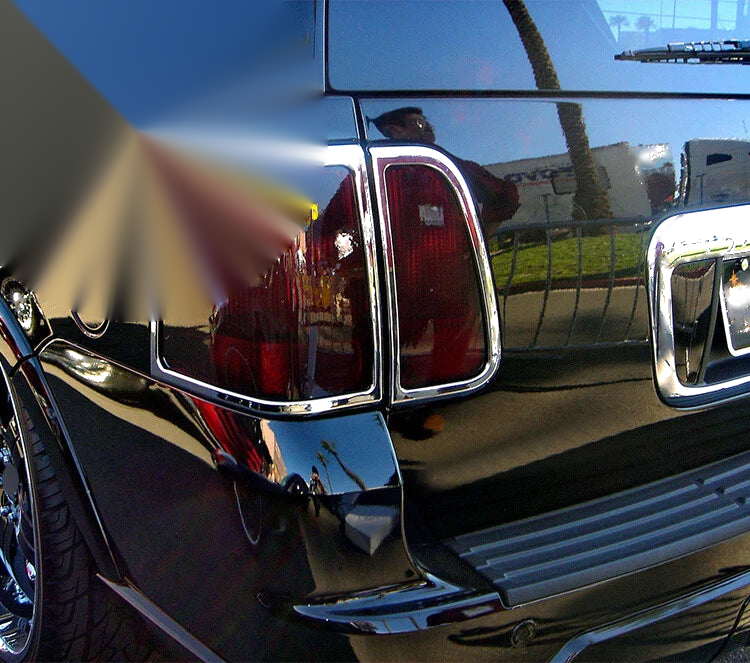 Lincoln Navigator Tail Light Trim Bezel Cover (2003-2006)