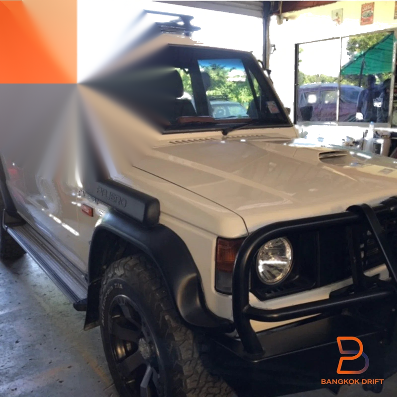 Mitsubishi Pajero SUV Windshield Seal Weatherstrip (1982-1991)