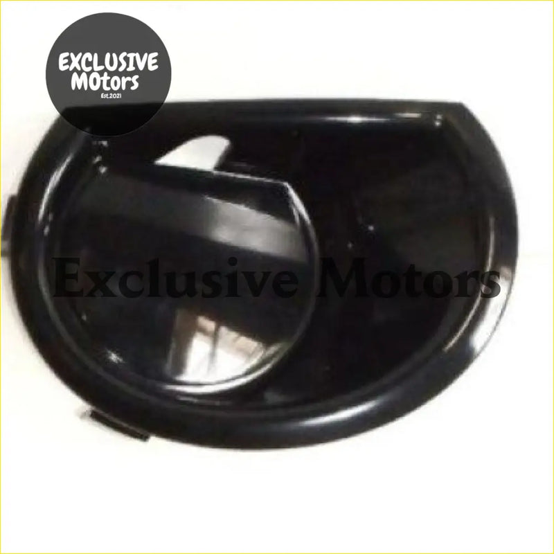 Black glossy plastic fog light cover with curved oval shape and integrated reflector for holden colorado 2016-2019