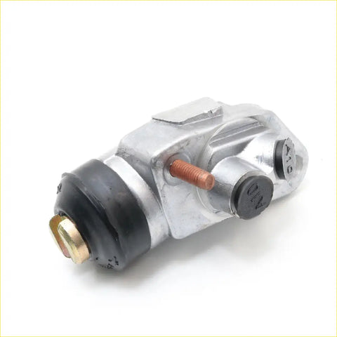 Silver metal front wheel brake cylinder for datsun nissan 520 521 620 720 j15 with black seals and copper pin