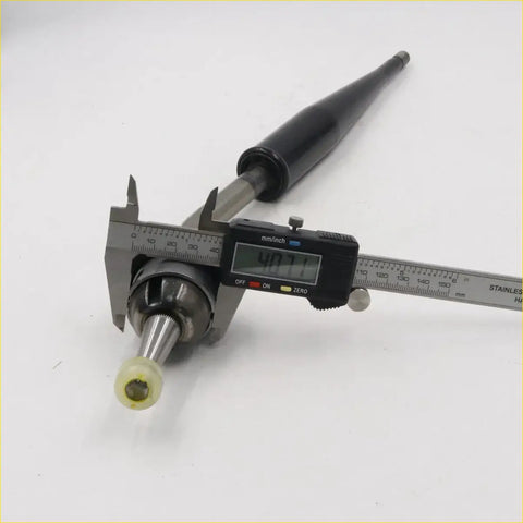 Gear box lever for toyota hilux 2015-2023 with black ergonomic handle, metallic shaft, and yellow plastic tip measured at 40.71 mm