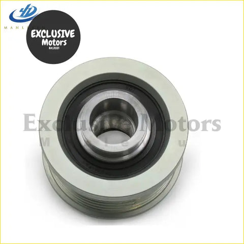 Silver automotive generator alternator pulley with threaded bore and black rubber belt guide for nissan x-trail t30 t31