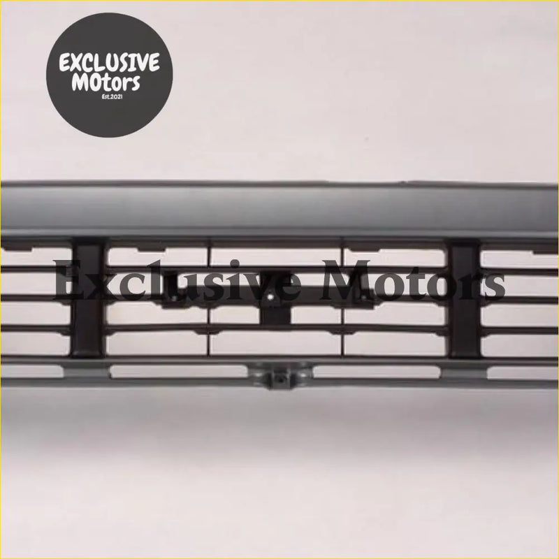 Black plastic grille with horizontal slats and central bracket for toyota hilux 4wd 1989-1991 chrome style