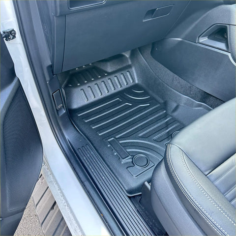 Black rubber heavy duty floor mat with textured ridges for snug fit fits ford ranger 2022+ and everest 2022+