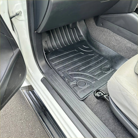 Black rubber heavy duty mat with ribbed texture and molded contours for mitsubishi triton 2015-2023 footwell fit