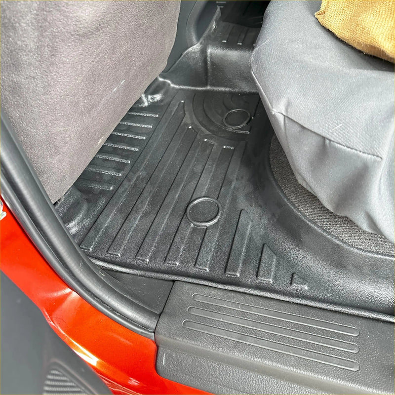 Black rubber heavy duty car floor mat with textured ridges for grip and protection fits toyota hilux vigo 2005-2015