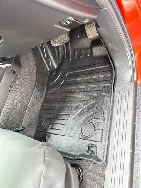 Black rubber heavy duty mat with molded ridges and contours for footwell support toyota hilux vigo 2005-2015