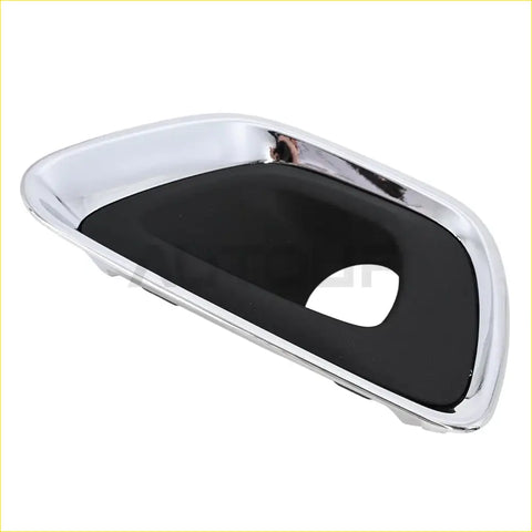 Passenger side fog light bezel for jeep grand cherokee 2014–2016 with chrome finish and black oval cutout interior