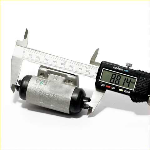 Silver metallic rear wheel brake master cylinder with black rubber caps measured at 88 mm for nissan rnessa n30 wagon