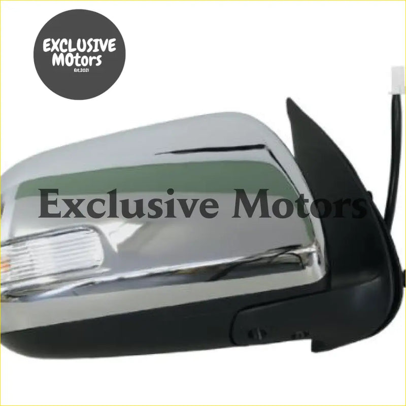 Right hand chrome finished side-view mirror with black plastic housing and turn signal for toyota hilux 2011-2015