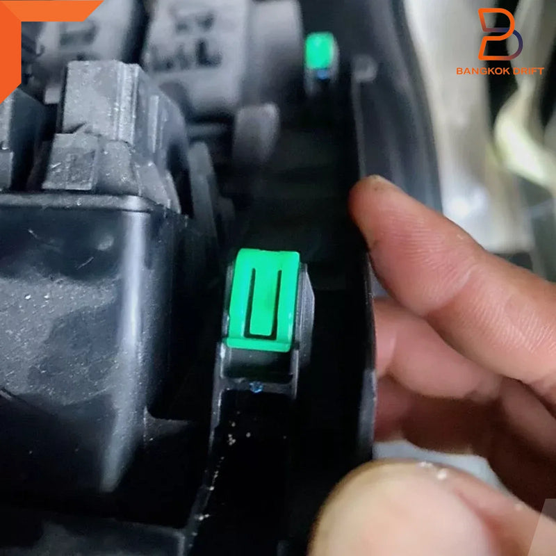 Isuzu D-Max 50 x Front Radio Console Dashboard Clips (2012-2019)