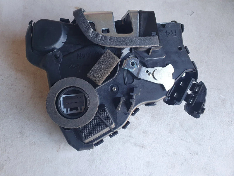Toyota Hilux Power Door Lock Mechanism Front Right RH (2005–2015)