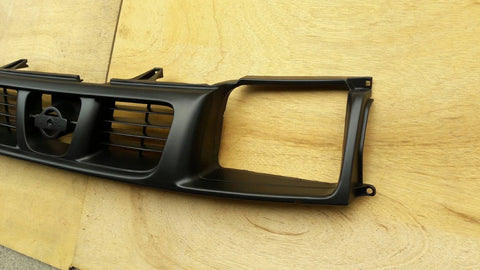 NISSAN NAVARA D22 (1998-2000) 2WD 4WD Clips MATT BLACK GRILLE