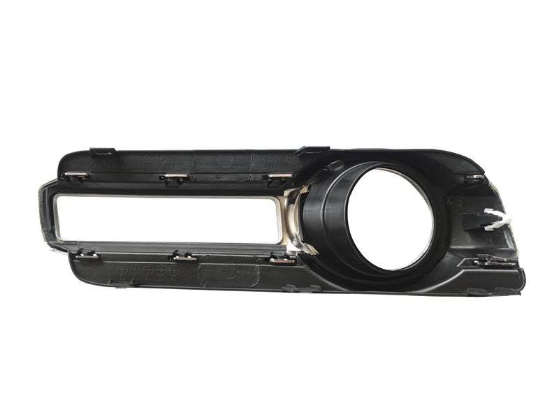 Mitsubishi Pajero NX Fog Light Bezel Trim (2014–2021)