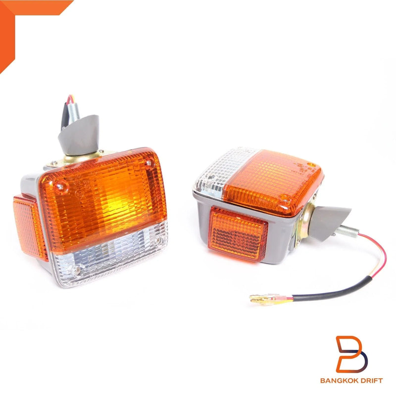 Toyota Land Cruiser FJ45 BJ40 Front Corner Turn Signal Lamp Light (60-84)