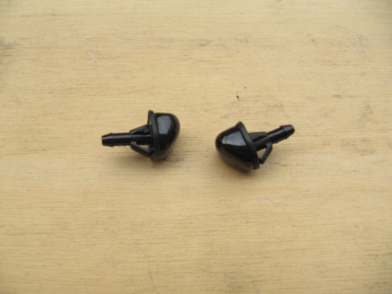 TOYOTA HILUX PICKUP (1989-2004) 2 x WINDHIELD NOZZLE JETS