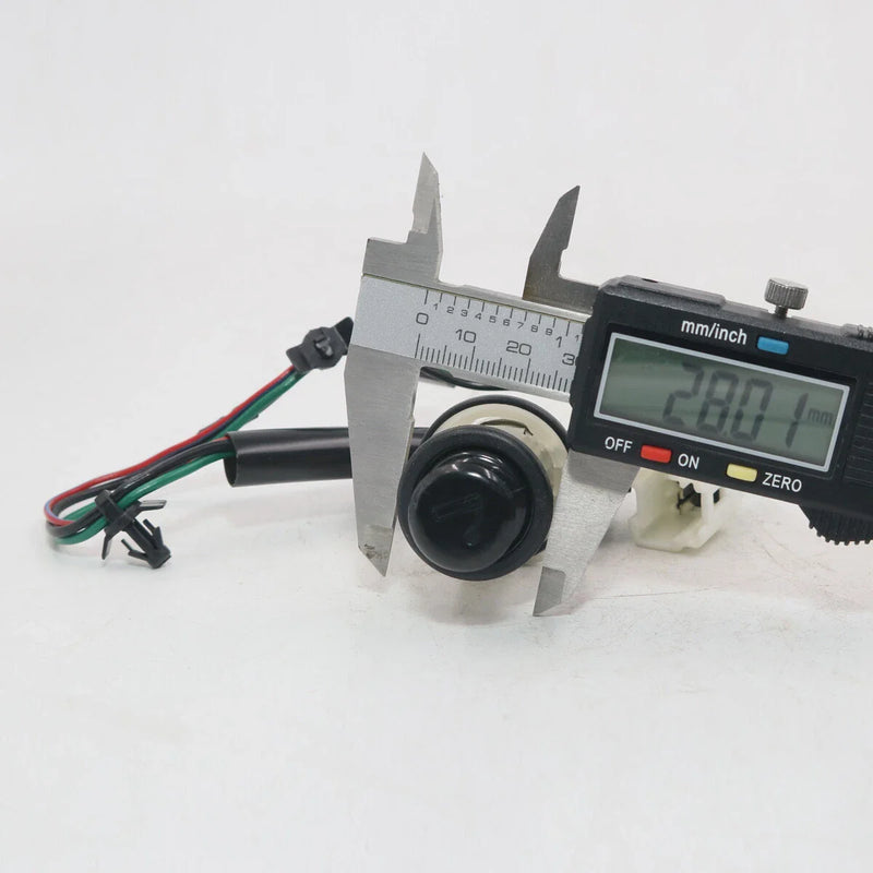 Toyota Fortuner / Corolla / Camry / RAV4 2005-2010 Cigarette Lighter