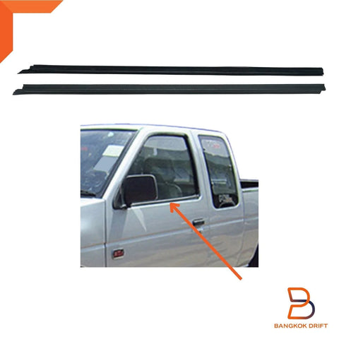 Nissan Navara D21 Outer Weatherstrip Front Door Glass Belt Rubber Seal
