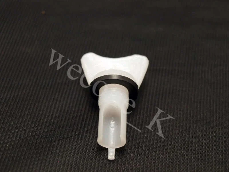 Toyota Hilux RN20-25, Mazda B1300 1 x Radiator Drain