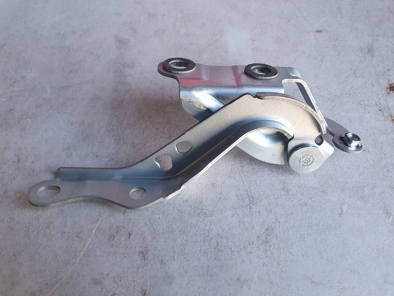 Toyota HiAce 2 x Bonnet Hinge Right + Left Side Front (2005–2019)