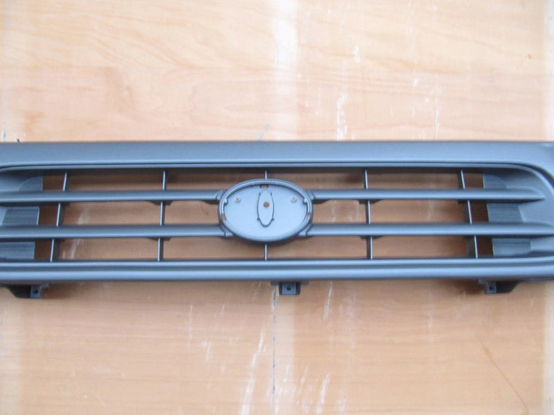TOYOTA HILUX 2WD (1998-2001) with CLIPS GRAY GRILL